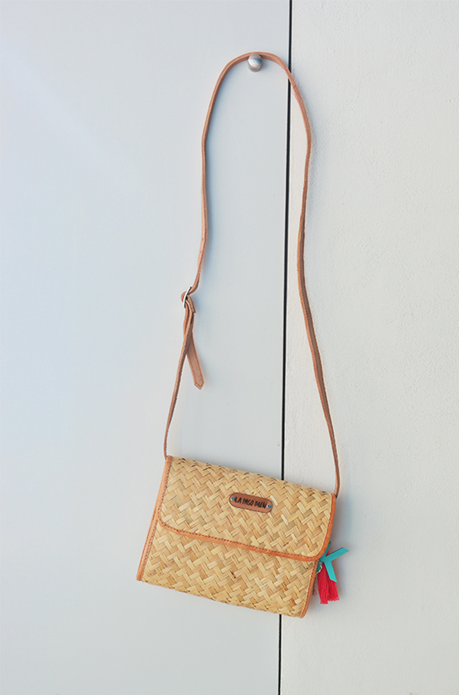 Straw handbag with leather handles